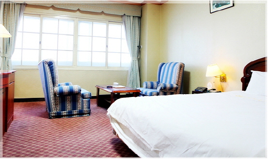 DOUBLE ROOM